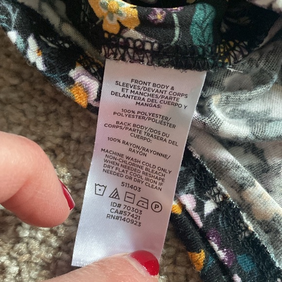 Women’s Loft Medium Blouse in Floral - Picture 6 of 6